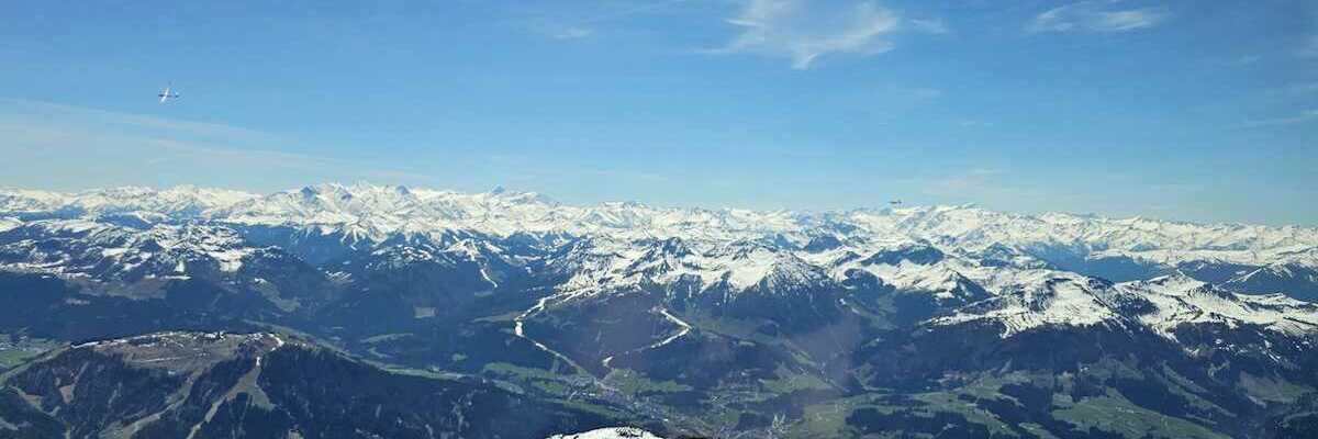 Flugwegposition um 11:04:09: Aufgenommen in der Nähe von Gemeinde Waidring, 6384 Waidring, Österreich in 2302 Meter
